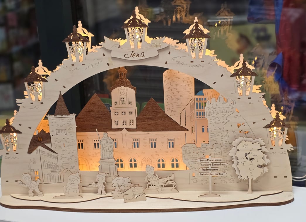 Jena-Schwibbogen aus Holz, beleuchtet, mit Rathaus, JenTower und Schiller-Denkmal